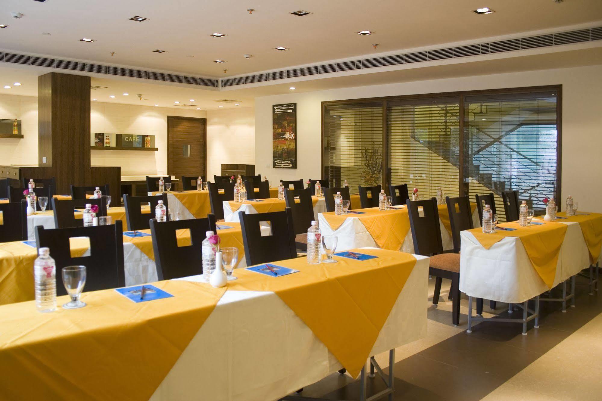Shervani Nehru Place Nuova Delhi Esterno foto